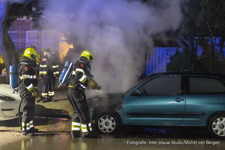 Auto zwaar beschadigd na brand aan de Cearalaan in Overveen