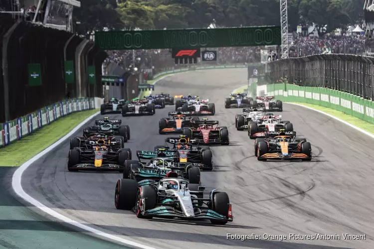 Dubbelslag voor Mercedes in Brazilië, Verstappen zesde