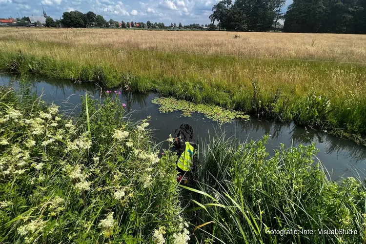 Man met scootmobiel te water in Overveen