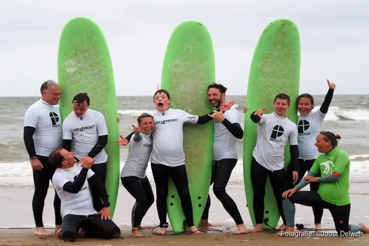 Surf Project viert 10-jarig jubileum op het strand van Zandvoort