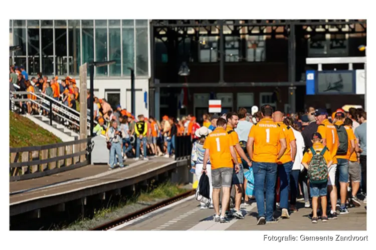 Rolstoelhelling langs trap op boulevard