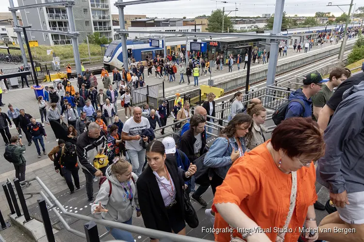 Drukte op station Zandvoort voor Formule 1 weekend