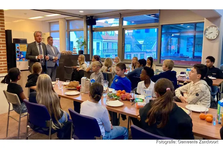 Kinderen ontbijten met burgemeester en wethouder