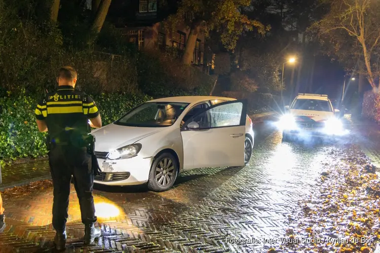 Auto gaat er vandoor na ongeluk in Bloemendaal