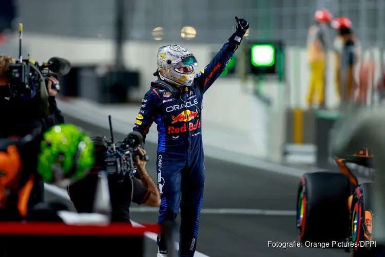 Verstappen geeft titel extra glans met winst in Qatar