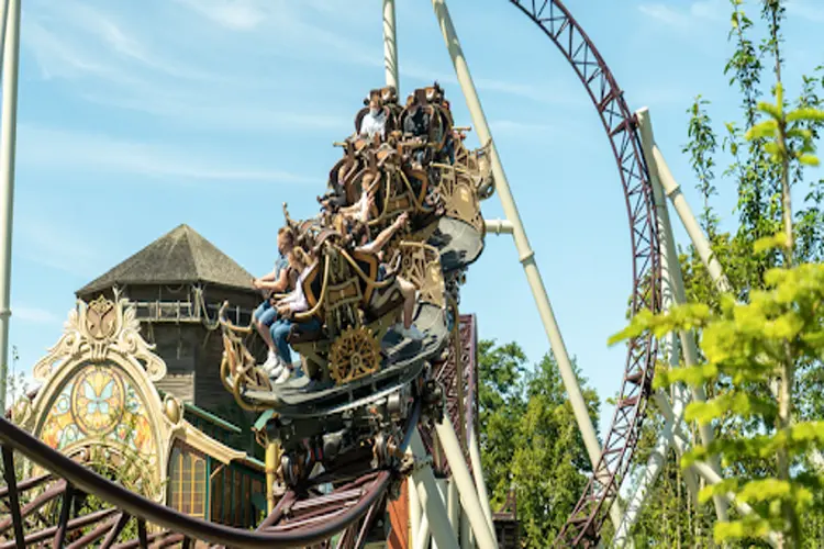 Plopsaland De Panne viert 25-jarig jubileum met spectaculaire verrassingen en nieuwe parade