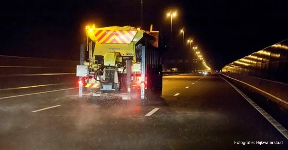 Spot de strooiers: vanavond door hele provincie zout tegen gladheid