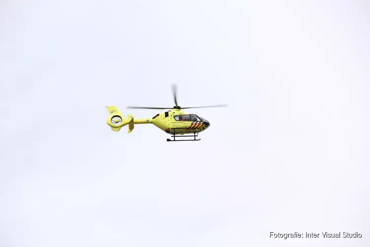 Kitesurfer gewond bij Zandvoort: traumaheli landt midden op strand