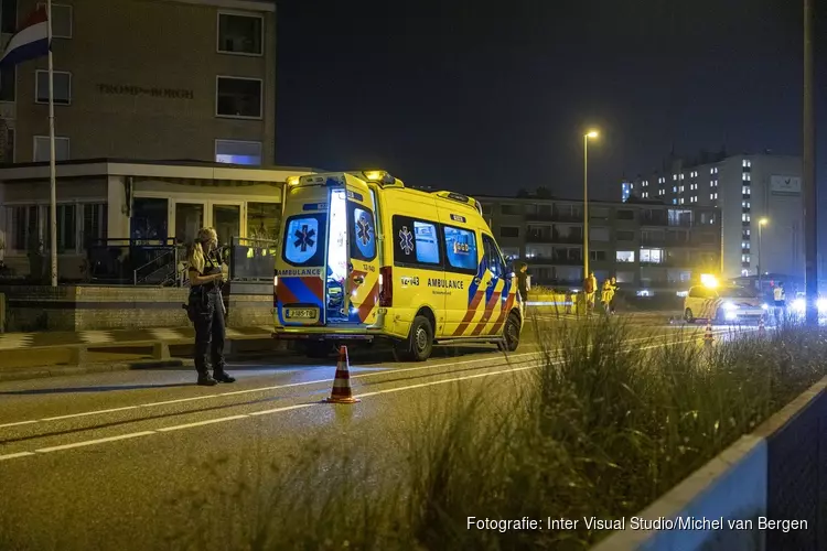 Weer scooterrijder onderuit door stenen paaltjes langs boulevard