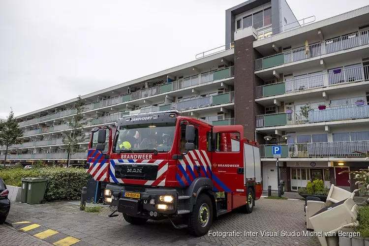 Witte rook zorgt voor brandmelding flat Lorentzstraat Zandvoort